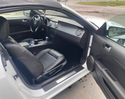 Белый Форд Мустанг, объемом двигателя 4 л и пробегом 120 тыс. км за 8500 $, фото 4 на Automoto.ua