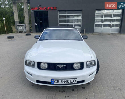 Белый Форд Мустанг, объемом двигателя 4 л и пробегом 120 тыс. км за 10500 $, фото 9 на Automoto.ua