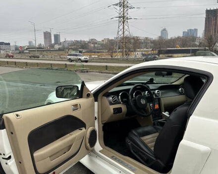 Білий Форд Мустанг, об'ємом двигуна 4.61 л та пробігом 138 тис. км за 12000 $, фото 6 на Automoto.ua