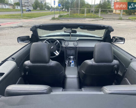 Белый Форд Мустанг, объемом двигателя 4 л и пробегом 120 тыс. км за 10500 $, фото 17 на Automoto.ua