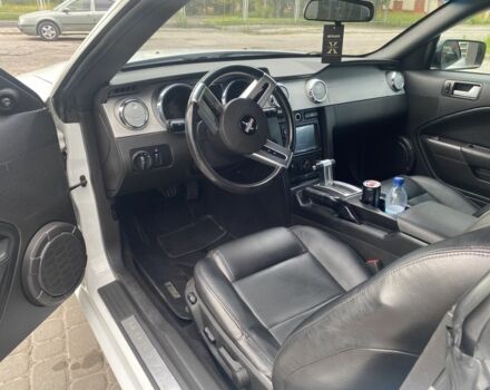 Белый Форд Мустанг, объемом двигателя 4 л и пробегом 120 тыс. км за 8500 $, фото 2 на Automoto.ua