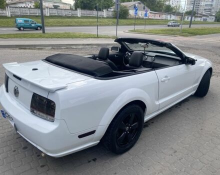 Белый Форд Мустанг, объемом двигателя 4 л и пробегом 120 тыс. км за 8500 $, фото 1 на Automoto.ua