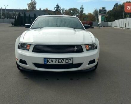 Белый Форд Мустанг, объемом двигателя 3.7 л и пробегом 110 тыс. км за 17000 $, фото 1 на Automoto.ua