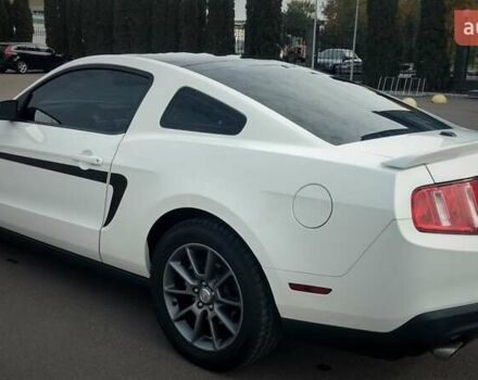 Белый Форд Мустанг, объемом двигателя 3.7 л и пробегом 110 тыс. км за 17000 $, фото 2 на Automoto.ua