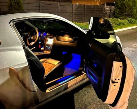 Білий Форд Мустанг, об'ємом двигуна 5 л та пробігом 99 тис. км за 30000 $, фото 7 на Automoto.ua