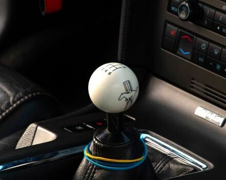 Білий Форд Мустанг, об'ємом двигуна 5 л та пробігом 99 тис. км за 30000 $, фото 10 на Automoto.ua