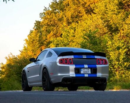 Білий Форд Мустанг, об'ємом двигуна 5 л та пробігом 99 тис. км за 30000 $, фото 2 на Automoto.ua