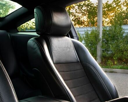 Білий Форд Мустанг, об'ємом двигуна 5 л та пробігом 99 тис. км за 30000 $, фото 9 на Automoto.ua