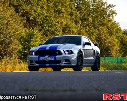 Білий Форд Мустанг, об'ємом двигуна 5 л та пробігом 99 тис. км за 30000 $, фото 1 на Automoto.ua