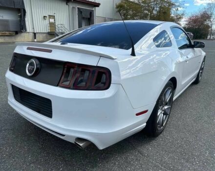 Белый Форд Мустанг, объемом двигателя 5 л и пробегом 84 тыс. км за 8400 $, фото 4 на Automoto.ua