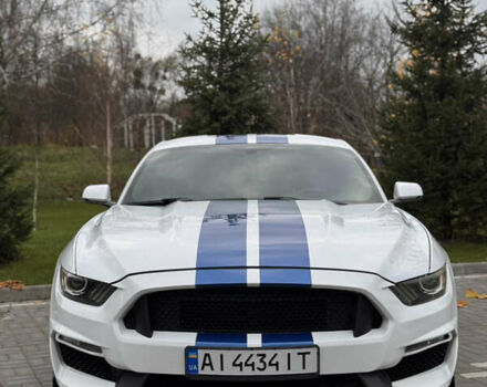 Белый Форд Мустанг, объемом двигателя 2.26 л и пробегом 164 тыс. км за 10999 $, фото 1 на Automoto.ua