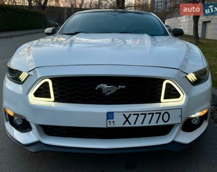 Белый Форд Мустанг, объемом двигателя 2.26 л и пробегом 80 тыс. км за 16899 $, фото 1 на Automoto.ua