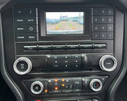 Белый Форд Мустанг, объемом двигателя 2.26 л и пробегом 103 тыс. км за 15500 $, фото 16 на Automoto.ua