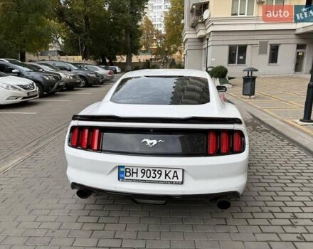 Белый Форд Мустанг, объемом двигателя 2.3 л и пробегом 144 тыс. км за 15500 $, фото 4 на Automoto.ua