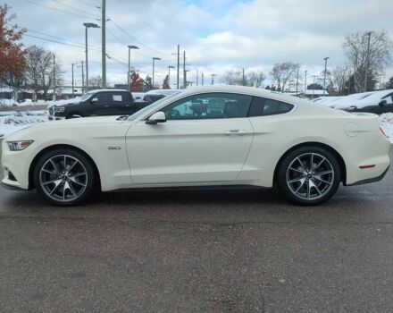 Белый Форд Мустанг, объемом двигателя 5 л и пробегом 71 тыс. км за 5600 $, фото 3 на Automoto.ua