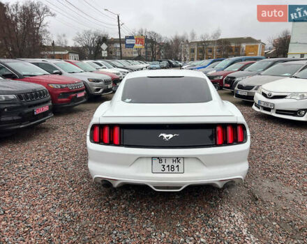 Белый Форд Мустанг, объемом двигателя 2.26 л и пробегом 103 тыс. км за 15500 $, фото 5 на Automoto.ua