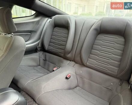 Белый Форд Мустанг, объемом двигателя 2.3 л и пробегом 144 тыс. км за 15500 $, фото 16 на Automoto.ua