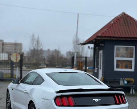 Белый Форд Мустанг, объемом двигателя 2.26 л и пробегом 170 тыс. км за 10500 $, фото 3 на Automoto.ua