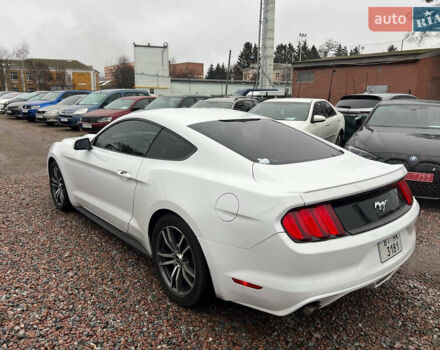 Белый Форд Мустанг, объемом двигателя 2.26 л и пробегом 103 тыс. км за 15500 $, фото 4 на Automoto.ua
