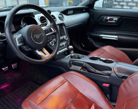 Белый Форд Мустанг, объемом двигателя 2.26 л и пробегом 170 тыс. км за 10500 $, фото 7 на Automoto.ua