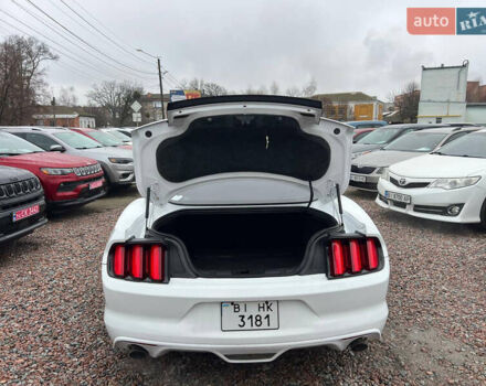 Белый Форд Мустанг, объемом двигателя 2.26 л и пробегом 103 тыс. км за 15500 $, фото 8 на Automoto.ua