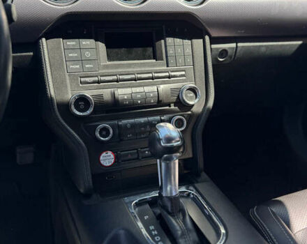 Белый Форд Мустанг, объемом двигателя 2.26 л и пробегом 67 тыс. км за 14800 $, фото 2 на Automoto.ua