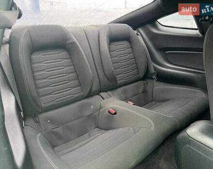 Белый Форд Мустанг, объемом двигателя 2.26 л и пробегом 103 тыс. км за 15500 $, фото 12 на Automoto.ua