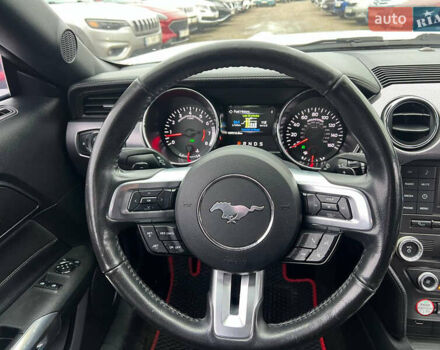 Белый Форд Мустанг, объемом двигателя 2.26 л и пробегом 103 тыс. км за 15500 $, фото 18 на Automoto.ua