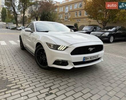 Белый Форд Мустанг, объемом двигателя 2.3 л и пробегом 144 тыс. км за 15500 $, фото 2 на Automoto.ua