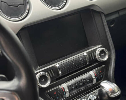 Белый Форд Мустанг, объемом двигателя 2.26 л и пробегом 164 тыс. км за 10999 $, фото 12 на Automoto.ua