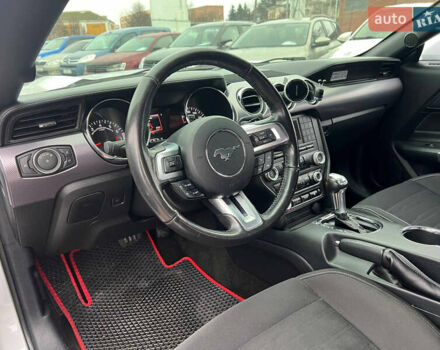 Белый Форд Мустанг, объемом двигателя 2.26 л и пробегом 103 тыс. км за 15500 $, фото 14 на Automoto.ua