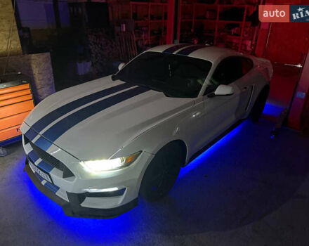 Белый Форд Мустанг, объемом двигателя 2.26 л и пробегом 164 тыс. км за 10999 $, фото 18 на Automoto.ua