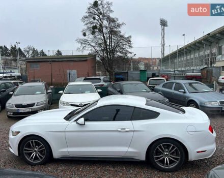 Белый Форд Мустанг, объемом двигателя 2.26 л и пробегом 103 тыс. км за 15500 $, фото 3 на Automoto.ua