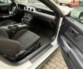 Белый Форд Мустанг, объемом двигателя 2.3 л и пробегом 144 тыс. км за 15500 $, фото 13 на Automoto.ua