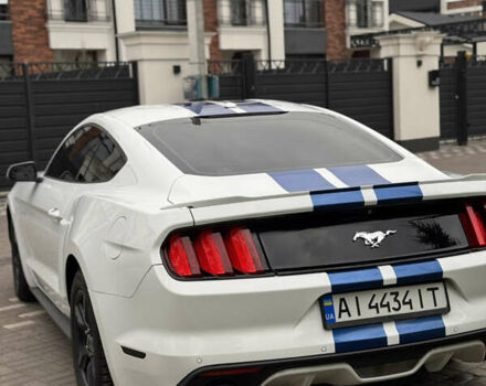 Белый Форд Мустанг, объемом двигателя 2.26 л и пробегом 164 тыс. км за 10999 $, фото 5 на Automoto.ua