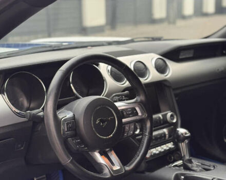 Белый Форд Мустанг, объемом двигателя 2.26 л и пробегом 164 тыс. км за 10999 $, фото 9 на Automoto.ua