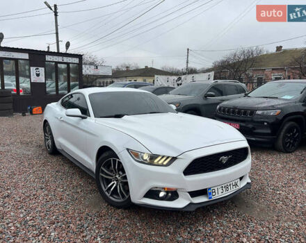 Белый Форд Мустанг, объемом двигателя 2.26 л и пробегом 103 тыс. км за 15500 $, фото 1 на Automoto.ua