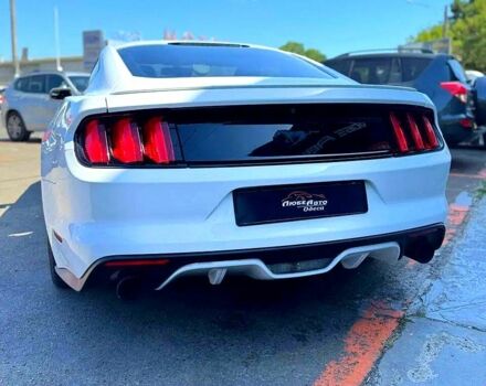 Білий Форд Мустанг, об'ємом двигуна 2.3 л та пробігом 67 тис. км за 15000 $, фото 3 на Automoto.ua