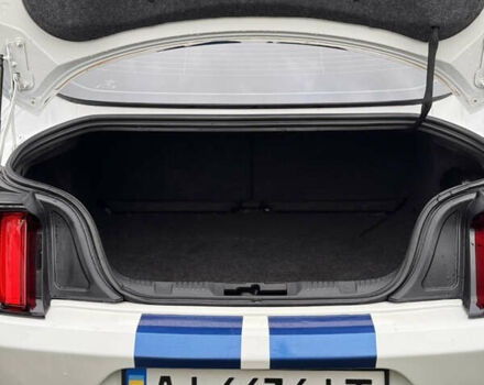 Белый Форд Мустанг, объемом двигателя 2.26 л и пробегом 164 тыс. км за 10999 $, фото 14 на Automoto.ua