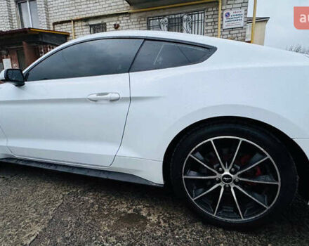 Белый Форд Мустанг, объемом двигателя 2.26 л и пробегом 29 тыс. км за 11500 $, фото 6 на Automoto.ua