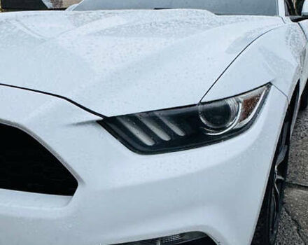 Белый Форд Мустанг, объемом двигателя 2.26 л и пробегом 29 тыс. км за 11500 $, фото 1 на Automoto.ua