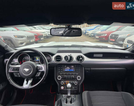 Белый Форд Мустанг, объемом двигателя 2.26 л и пробегом 103 тыс. км за 15500 $, фото 11 на Automoto.ua