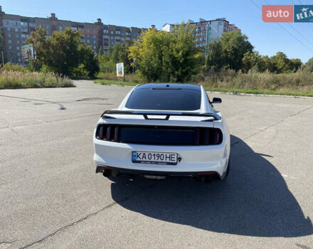 Білий Форд Мустанг, об'ємом двигуна 2.25 л та пробігом 104 тис. км за 15800 $, фото 3 на Automoto.ua