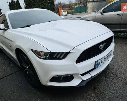 Белый Форд Мустанг, объемом двигателя 2.26 л и пробегом 29 тыс. км за 11500 $, фото 17 на Automoto.ua