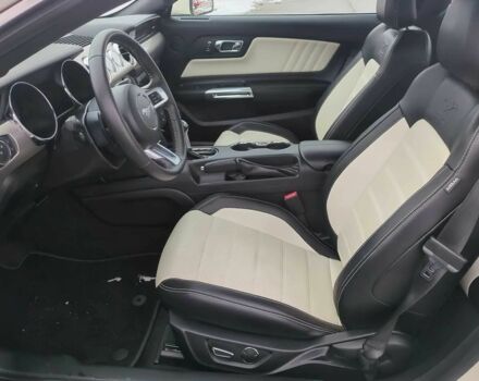 Белый Форд Мустанг, объемом двигателя 5 л и пробегом 71 тыс. км за 5600 $, фото 6 на Automoto.ua