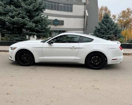 Белый Форд Мустанг, объемом двигателя 3.72 л и пробегом 154 тыс. км за 15500 $, фото 1 на Automoto.ua