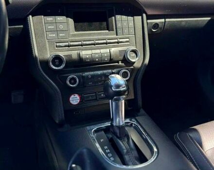 Білий Форд Мустанг, об'ємом двигуна 2.3 л та пробігом 67 тис. км за 15000 $, фото 5 на Automoto.ua