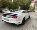 Белый Форд Мустанг, объемом двигателя 2.3 л и пробегом 144 тыс. км за 15500 $, фото 3 на Automoto.ua