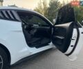 Білий Форд Мустанг, об'ємом двигуна 2.3 л та пробігом 199 тис. км за 10700 $, фото 19 на Automoto.ua