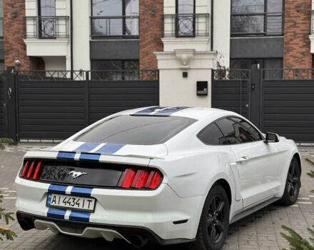 Белый Форд Мустанг, объемом двигателя 2.26 л и пробегом 164 тыс. км за 10999 $, фото 3 на Automoto.ua